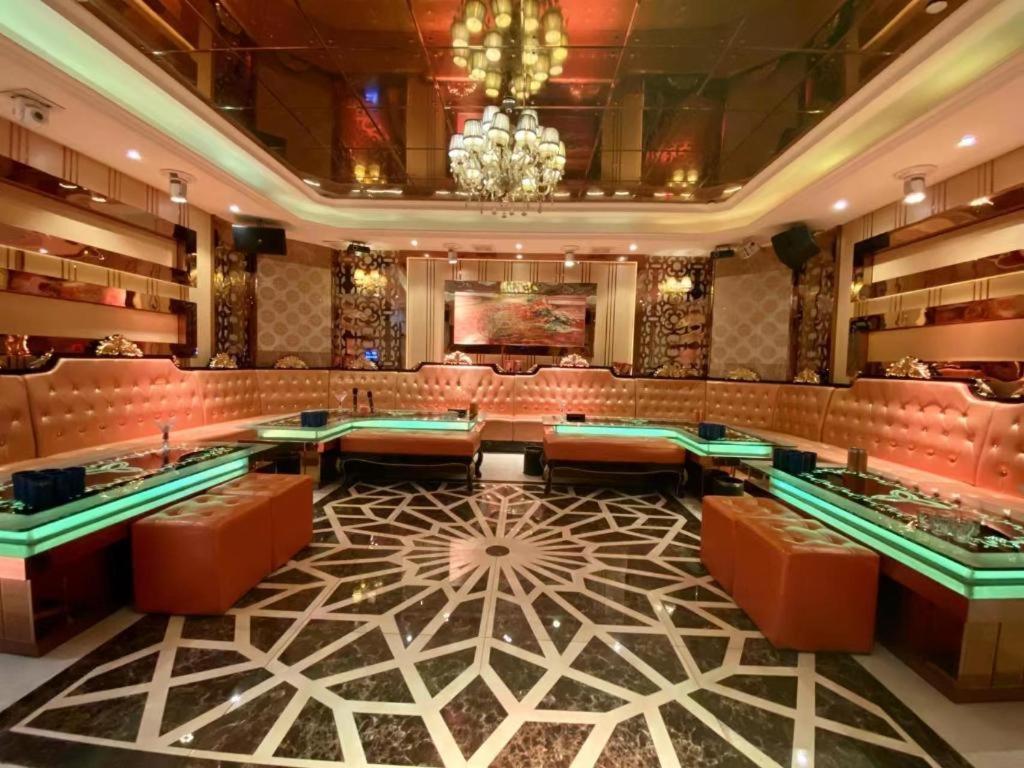 Fenggang Gladden Hotel Tiantangwei Extérieur photo