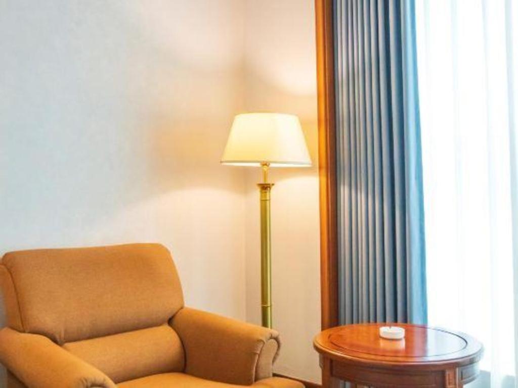 Fenggang Gladden Hotel Tiantangwei Extérieur photo