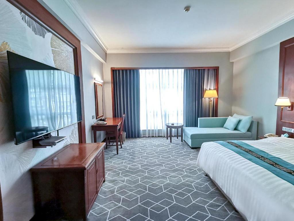 Fenggang Gladden Hotel Tiantangwei Extérieur photo