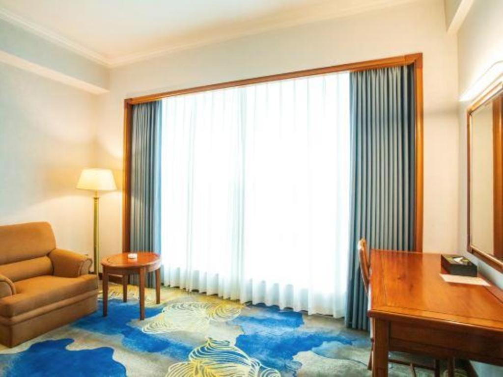 Fenggang Gladden Hotel Tiantangwei Extérieur photo