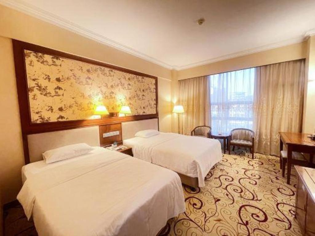 Fenggang Gladden Hotel Tiantangwei Extérieur photo