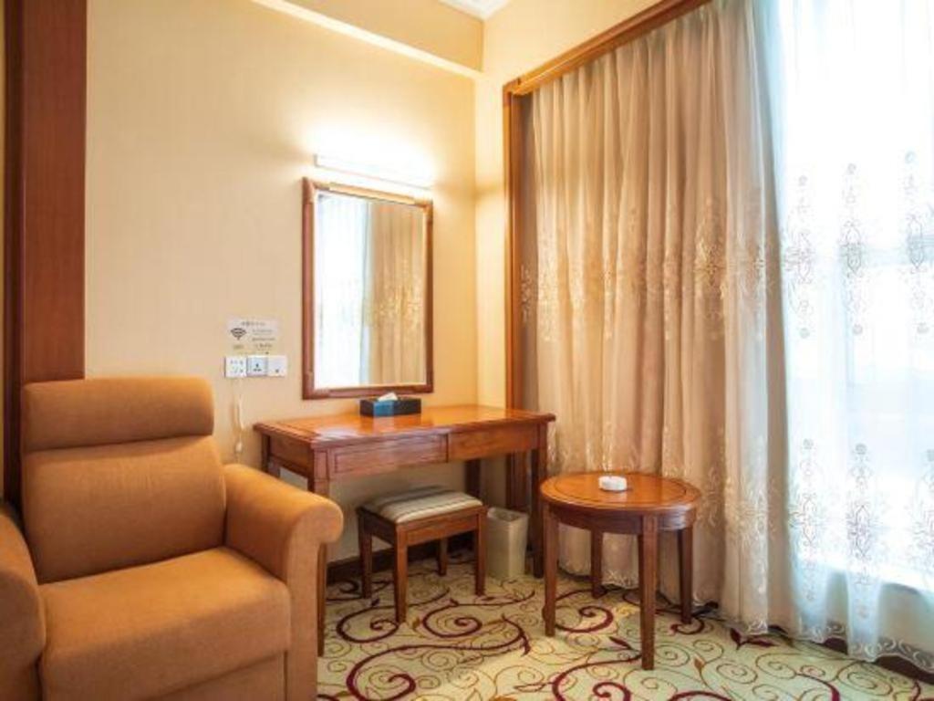 Fenggang Gladden Hotel Tiantangwei Extérieur photo