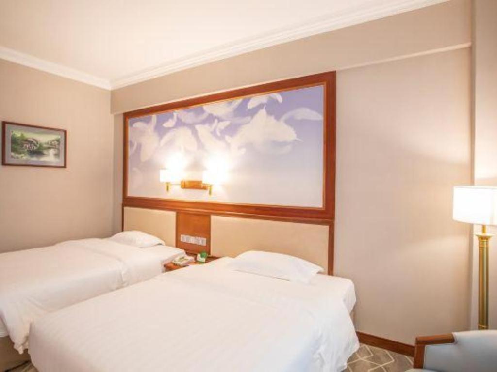 Fenggang Gladden Hotel Tiantangwei Extérieur photo